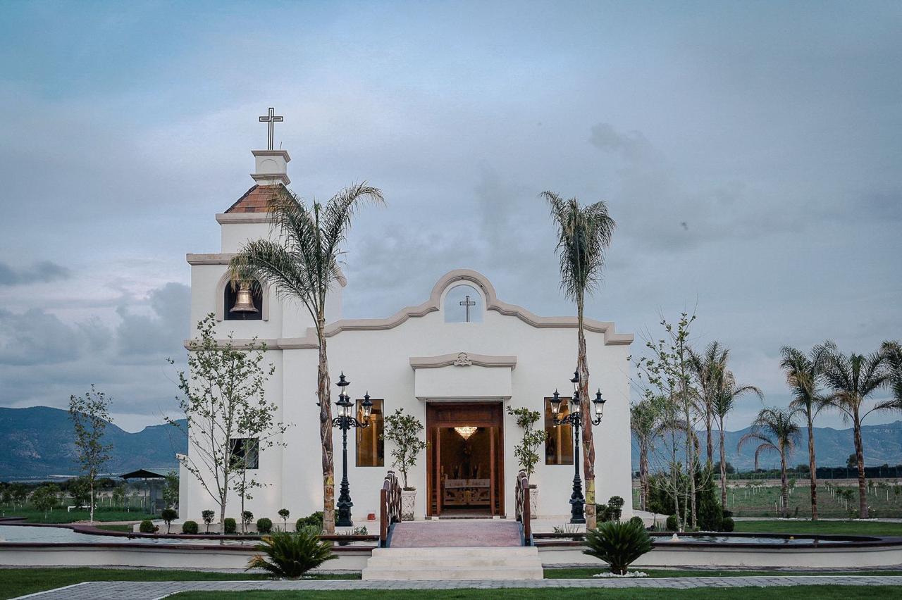 Imagen del area de bar del salon de eventos